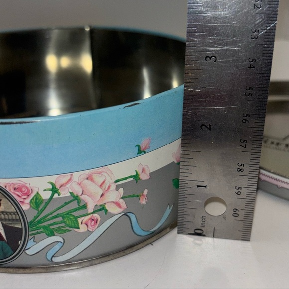 Vintage Prince Charles and Diana Royal Wedding Callard & Bowser collectible tin - Picture 7 of 7